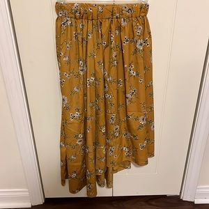 Long skirt with flower pattern